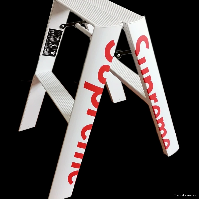 STEP LADDER LUCANO 0824